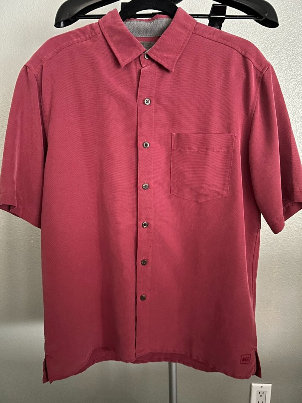 REI Mens Short Sleeve Button Down Casual Travel Hiking Shirt Red Medium